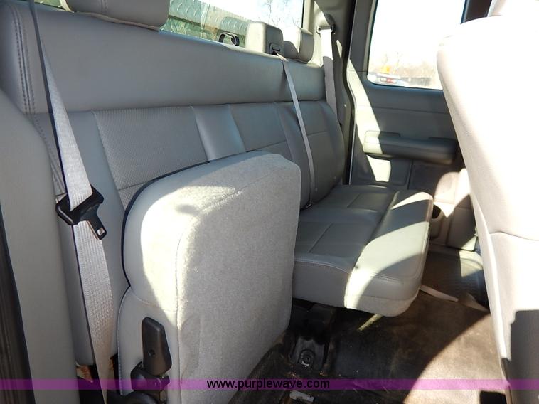 image for item I5143 2006 Ford F150 XL SuperCab pickup truck