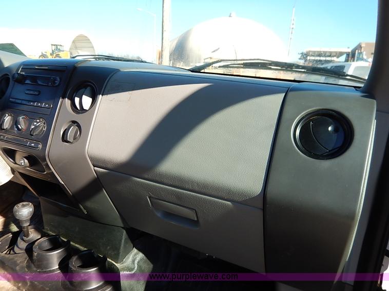 image for item I5143 2006 Ford F150 XL SuperCab pickup truck