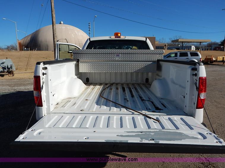 image for item I5143 2006 Ford F150 XL SuperCab pickup truck