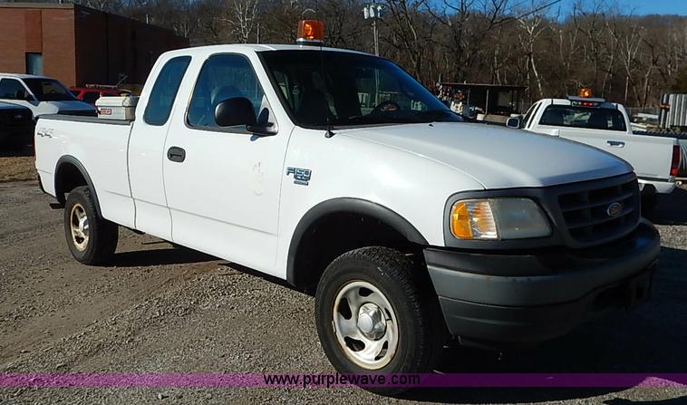 image for item I5144 2001 Ford F150 XL SuperCab pickup truck