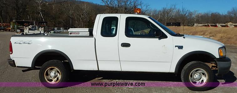 image for item I5144 2001 Ford F150 XL SuperCab pickup truck