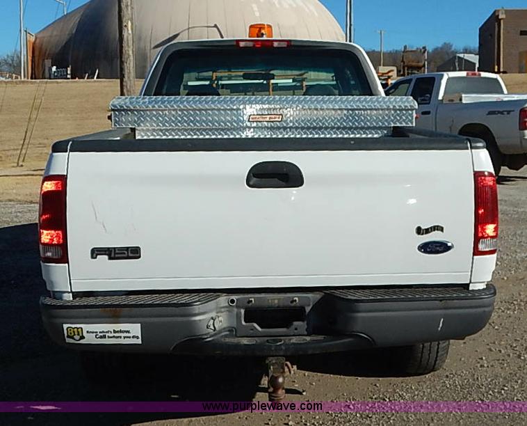 image for item I5144 2001 Ford F150 XL SuperCab pickup truck