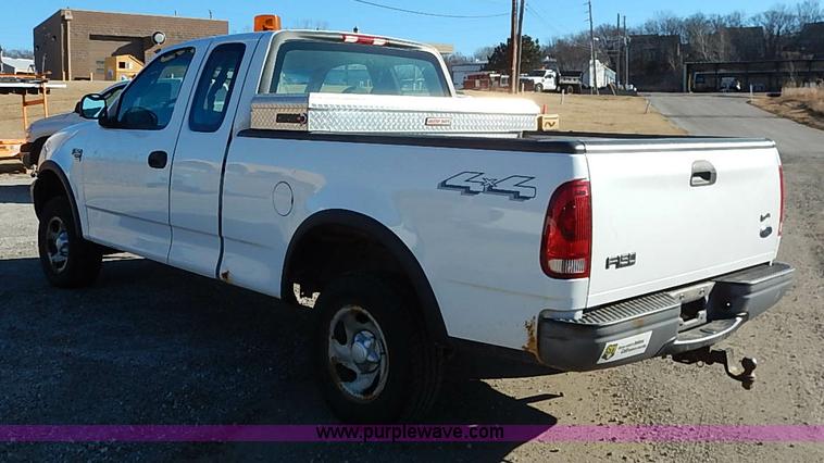 image for item I5144 2001 Ford F150 XL SuperCab pickup truck