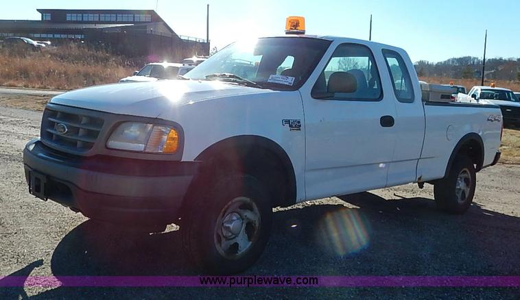 image for item I5144 2001 Ford F150 XL SuperCab pickup truck