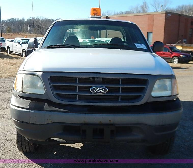 image for item I5144 2001 Ford F150 XL SuperCab pickup truck
