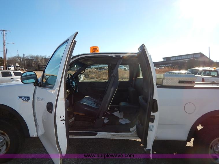 image for item I5144 2001 Ford F150 XL SuperCab pickup truck