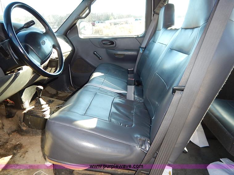 image for item I5144 2001 Ford F150 XL SuperCab pickup truck