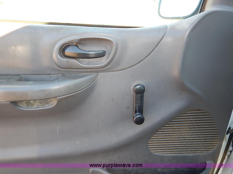 image for item I5144 2001 Ford F150 XL SuperCab pickup truck