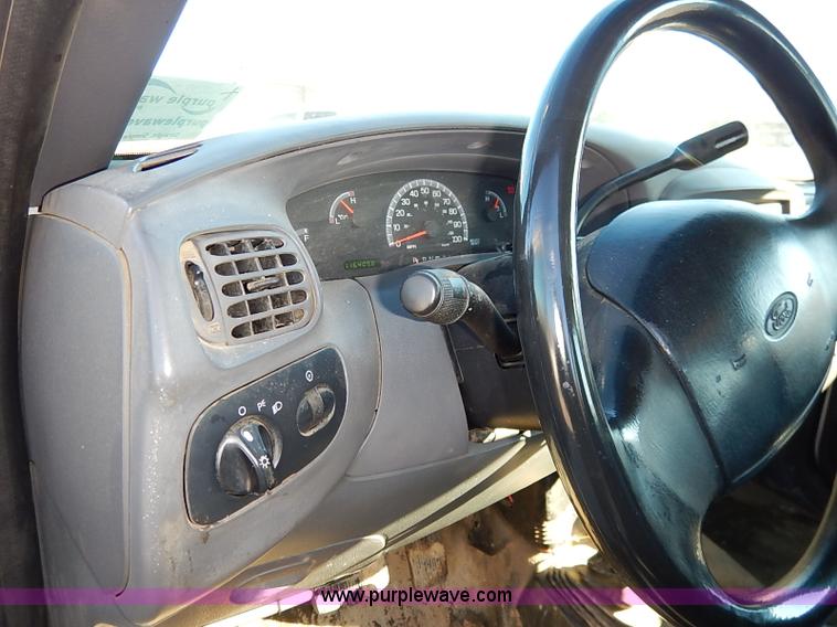 image for item I5144 2001 Ford F150 XL SuperCab pickup truck