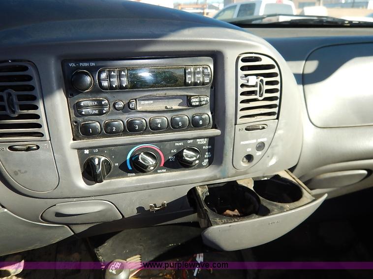 image for item I5144 2001 Ford F150 XL SuperCab pickup truck