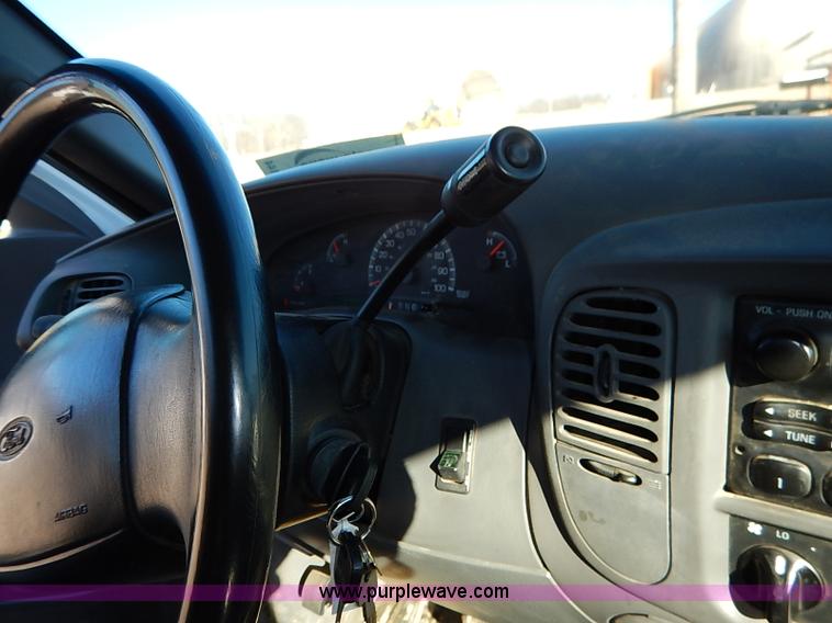 image for item I5144 2001 Ford F150 XL SuperCab pickup truck