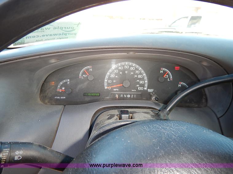 image for item I5144 2001 Ford F150 XL SuperCab pickup truck