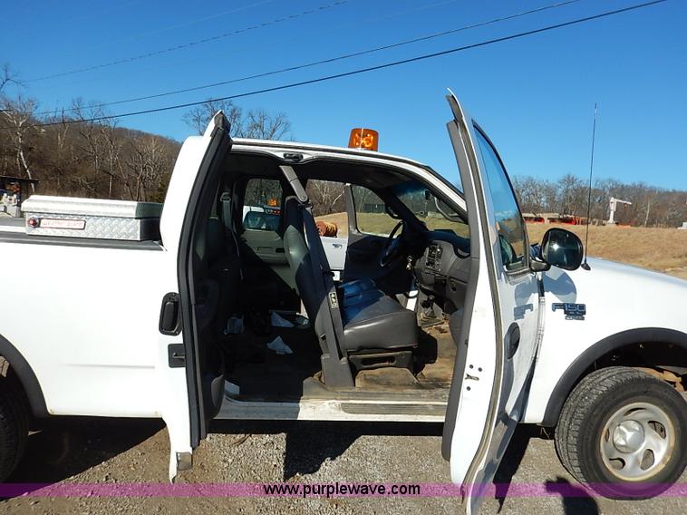 image for item I5144 2001 Ford F150 XL SuperCab pickup truck
