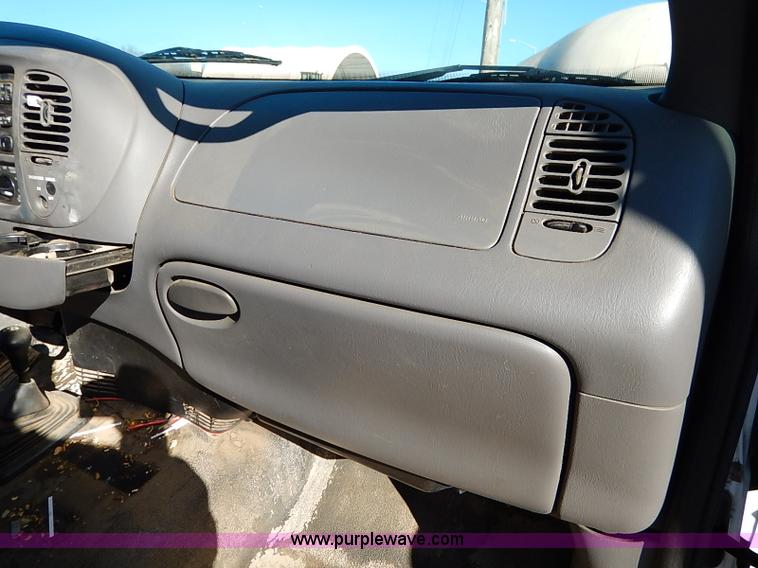 image for item I5144 2001 Ford F150 XL SuperCab pickup truck