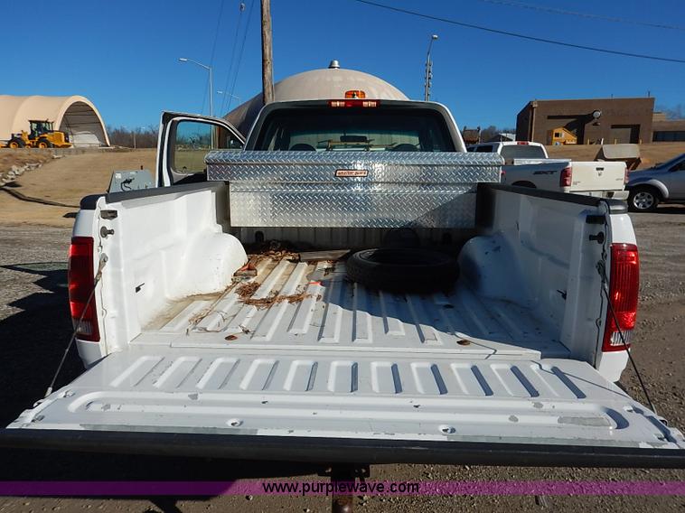 image for item I5144 2001 Ford F150 XL SuperCab pickup truck