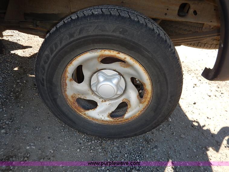 image for item I5144 2001 Ford F150 XL SuperCab pickup truck