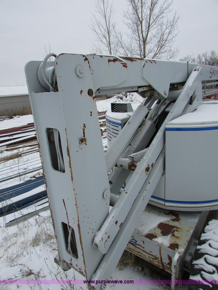 image for item I6662 1999 Sky Jack SJKB-40D boom lift