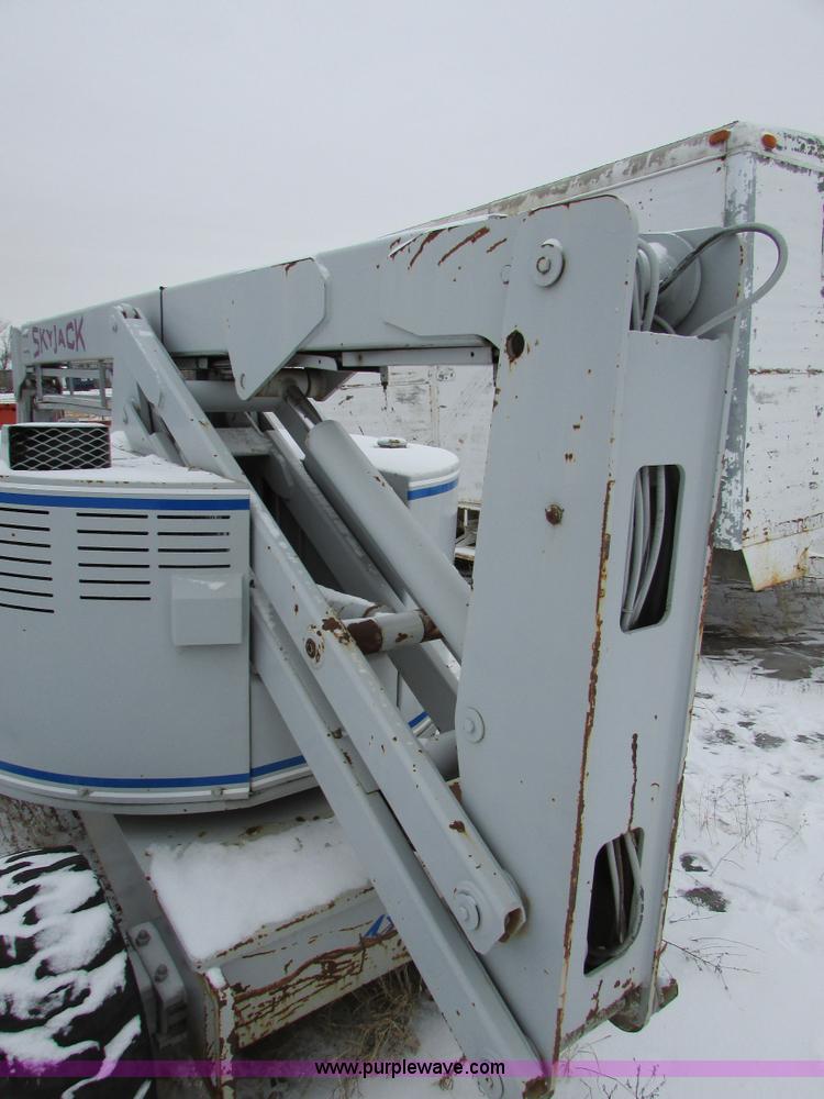 image for item I6662 1999 Sky Jack SJKB-40D boom lift