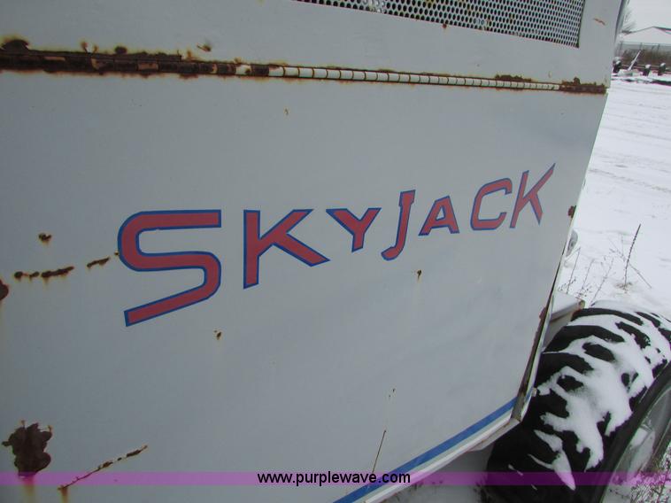 image for item I6662 1999 Sky Jack SJKB-40D boom lift