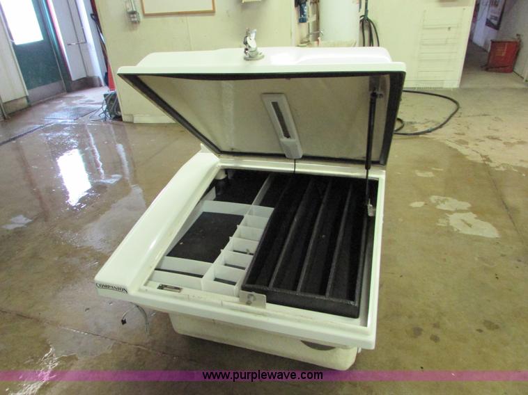 image for item I6663 Companion gun storage and hunting kennel truck box