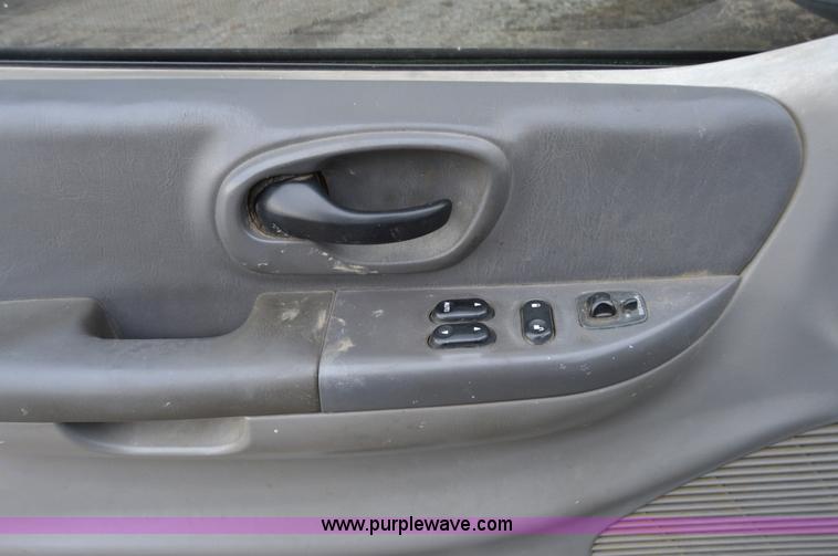 image for item I6862 2003 Ford F150 XLT FX4 SuperCab pickup truck