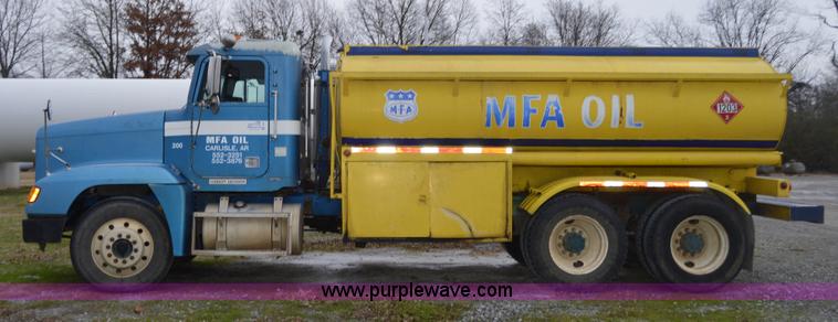 image for item I6864 1989 Freightliner FLD120 fuel truck