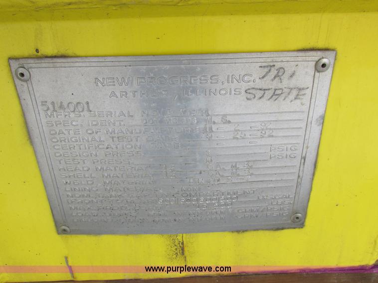 image for item I8811 1993 Chevrolet Kodiak fuel truck