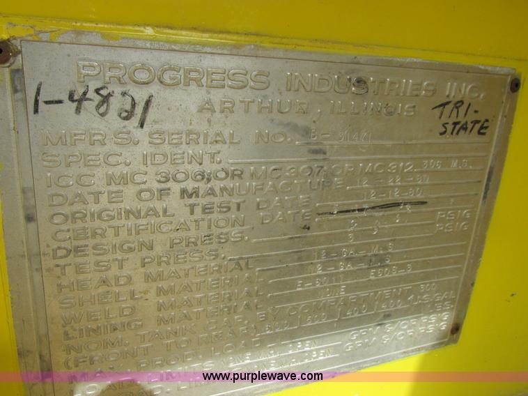 image for item I8813 1998 Freightliner FL70 fuel truck