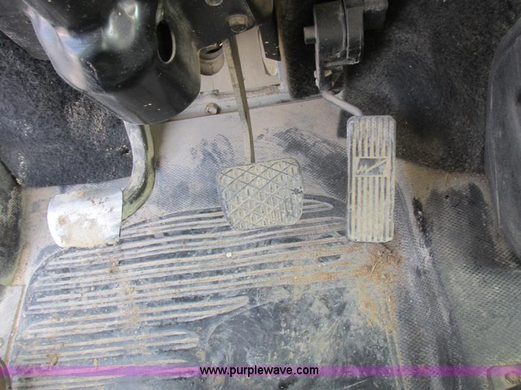 image for item I8813 1998 Freightliner FL70 fuel truck