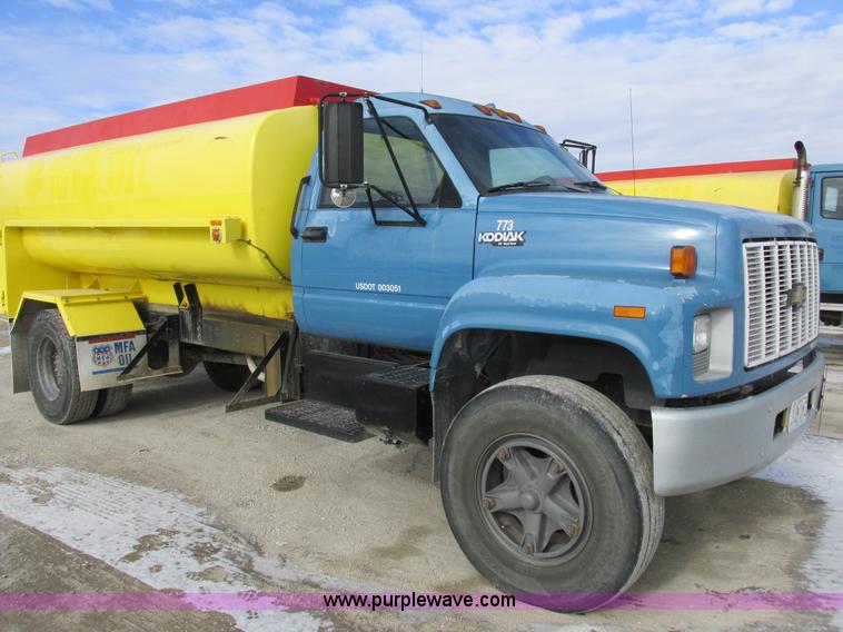 image for item I8813 1998 Freightliner FL70 fuel truck