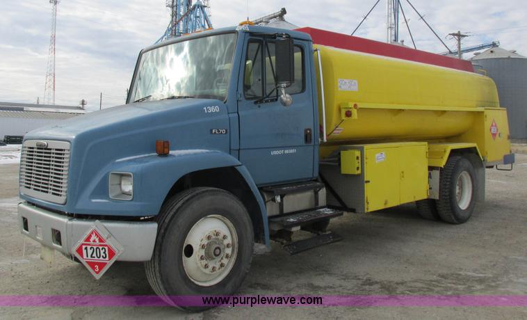 image for item I8814 2000 Freightliner FL70 fuel truck