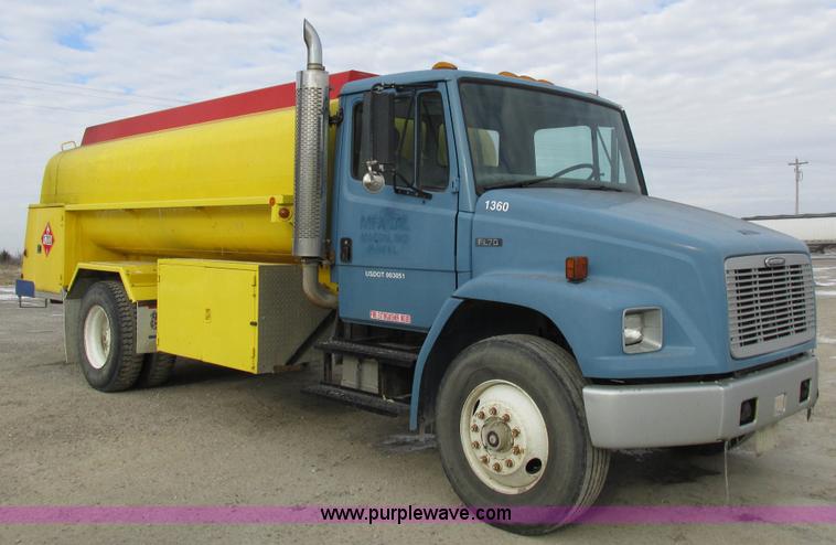 image for item I8814 2000 Freightliner FL70 fuel truck