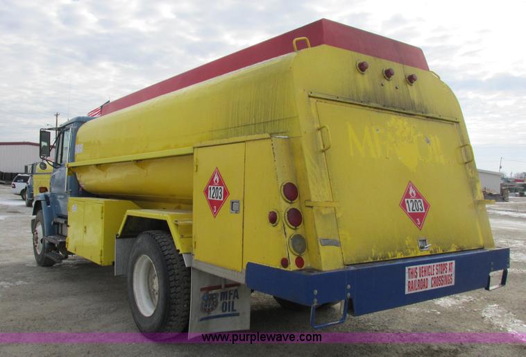 image for item I8814 2000 Freightliner FL70 fuel truck