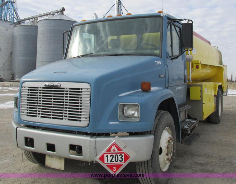 image for item I8814 2000 Freightliner FL70 fuel truck