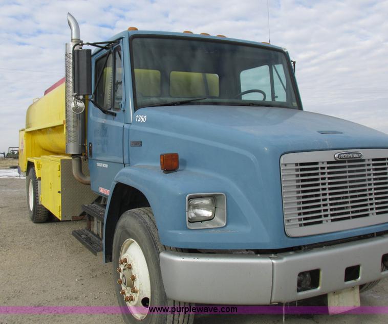 image for item I8814 2000 Freightliner FL70 fuel truck