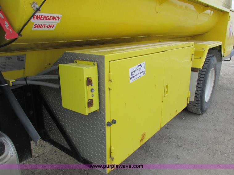 image for item I8814 2000 Freightliner FL70 fuel truck