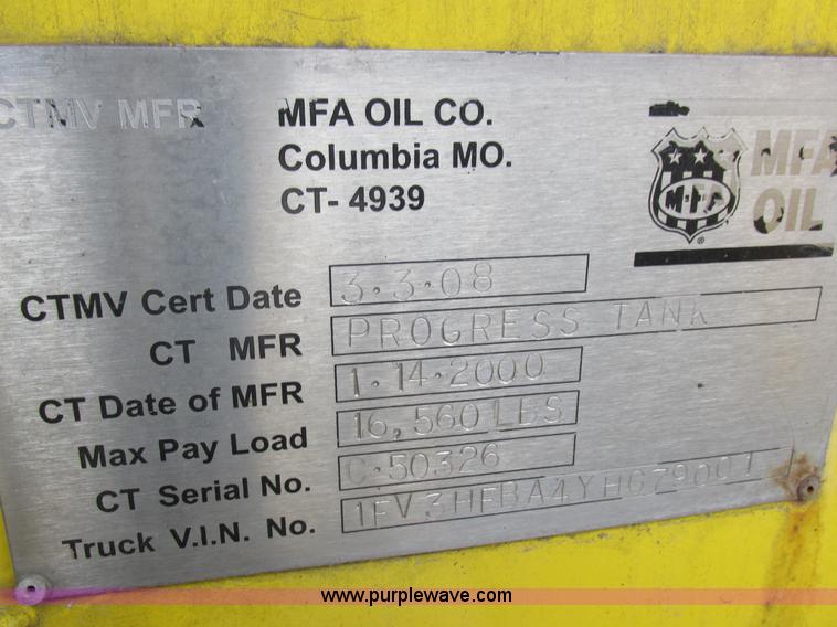 image for item I8814 2000 Freightliner FL70 fuel truck