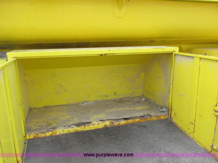 image for item I8814 2000 Freightliner FL70 fuel truck