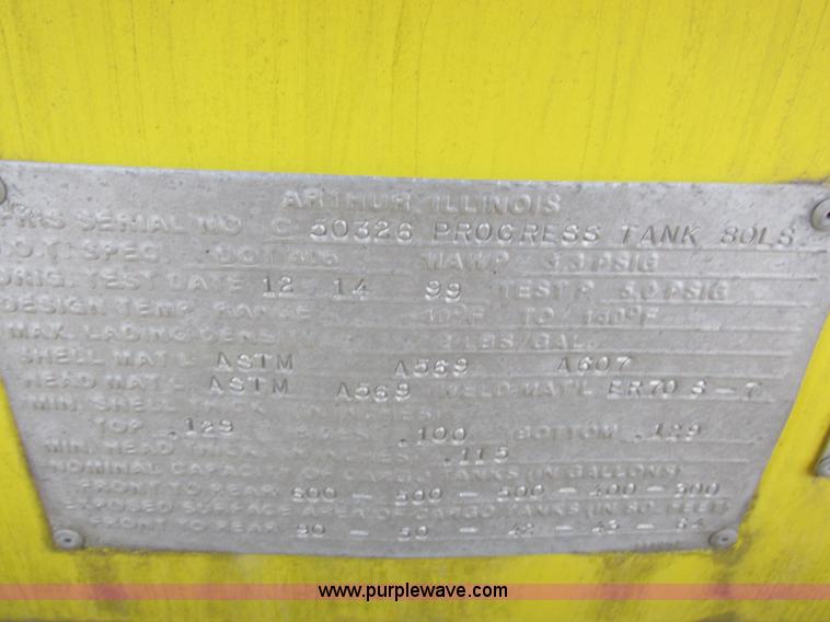 image for item I8814 2000 Freightliner FL70 fuel truck