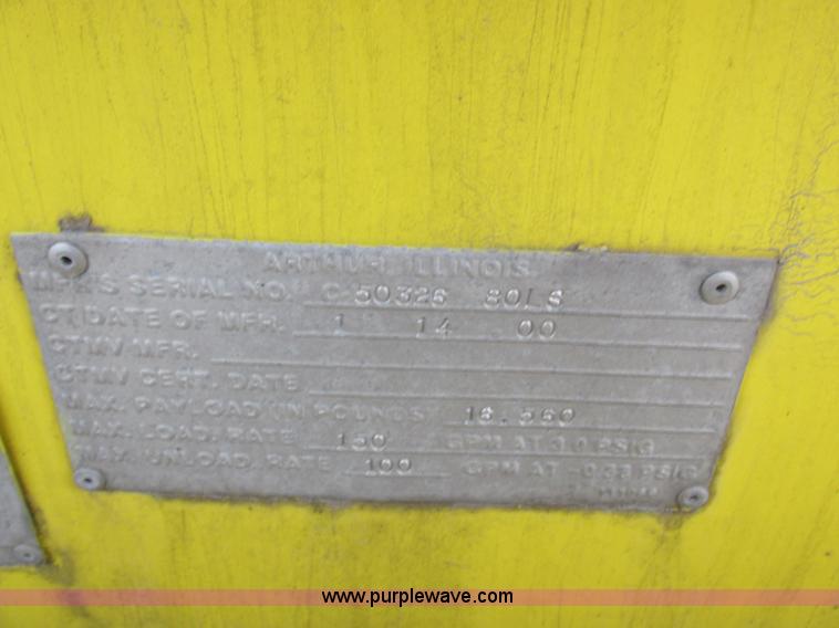 image for item I8814 2000 Freightliner FL70 fuel truck