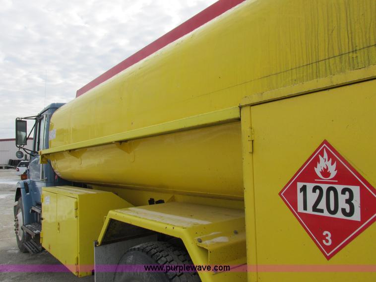 image for item I8814 2000 Freightliner FL70 fuel truck