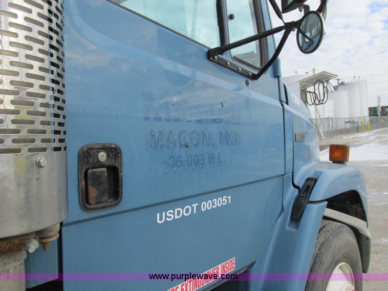 image for item I8814 2000 Freightliner FL70 fuel truck