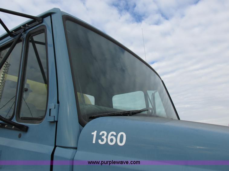 image for item I8814 2000 Freightliner FL70 fuel truck