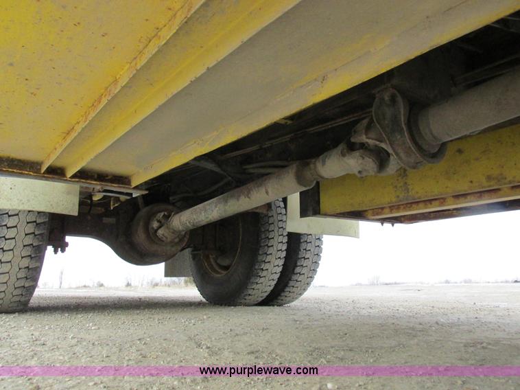 image for item I8814 2000 Freightliner FL70 fuel truck