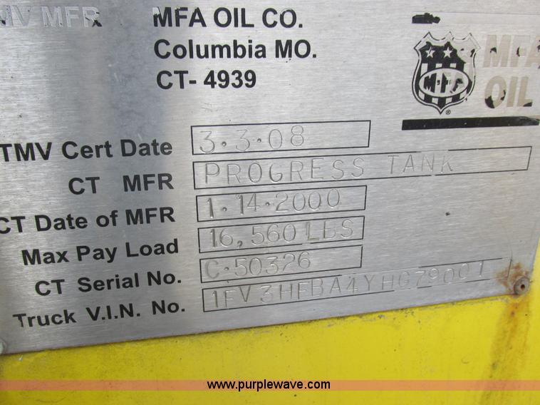 image for item I8814 2000 Freightliner FL70 fuel truck