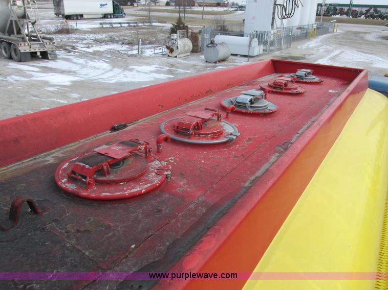 image for item I8814 2000 Freightliner FL70 fuel truck