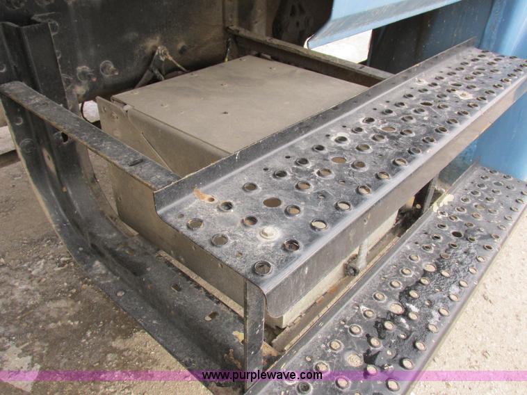 image for item I8814 2000 Freightliner FL70 fuel truck