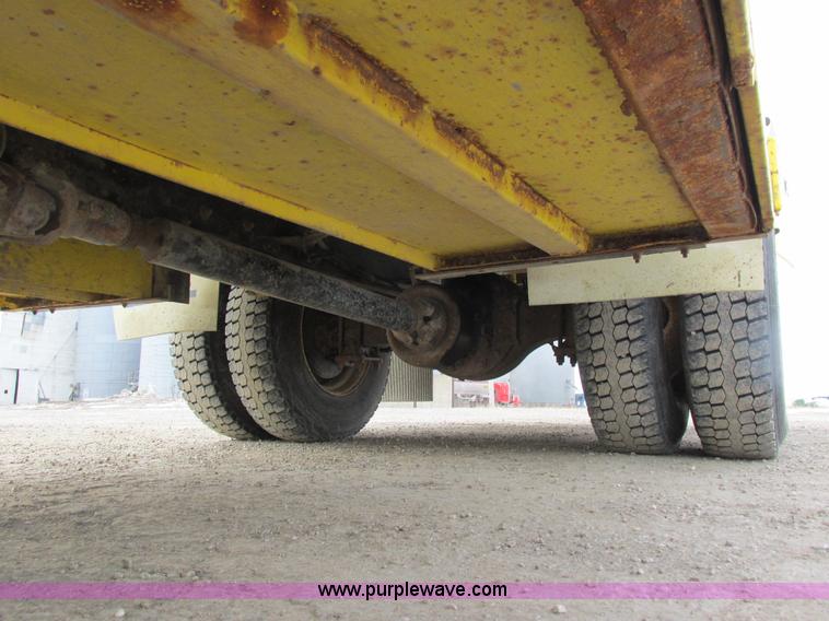 image for item I8814 2000 Freightliner FL70 fuel truck