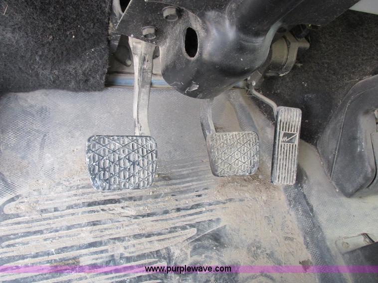 image for item I8814 2000 Freightliner FL70 fuel truck