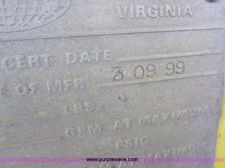 image for item I8814 2000 Freightliner FL70 fuel truck